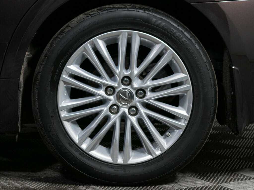 Lexus ES с пробегом — 2013 год. Фото: #18