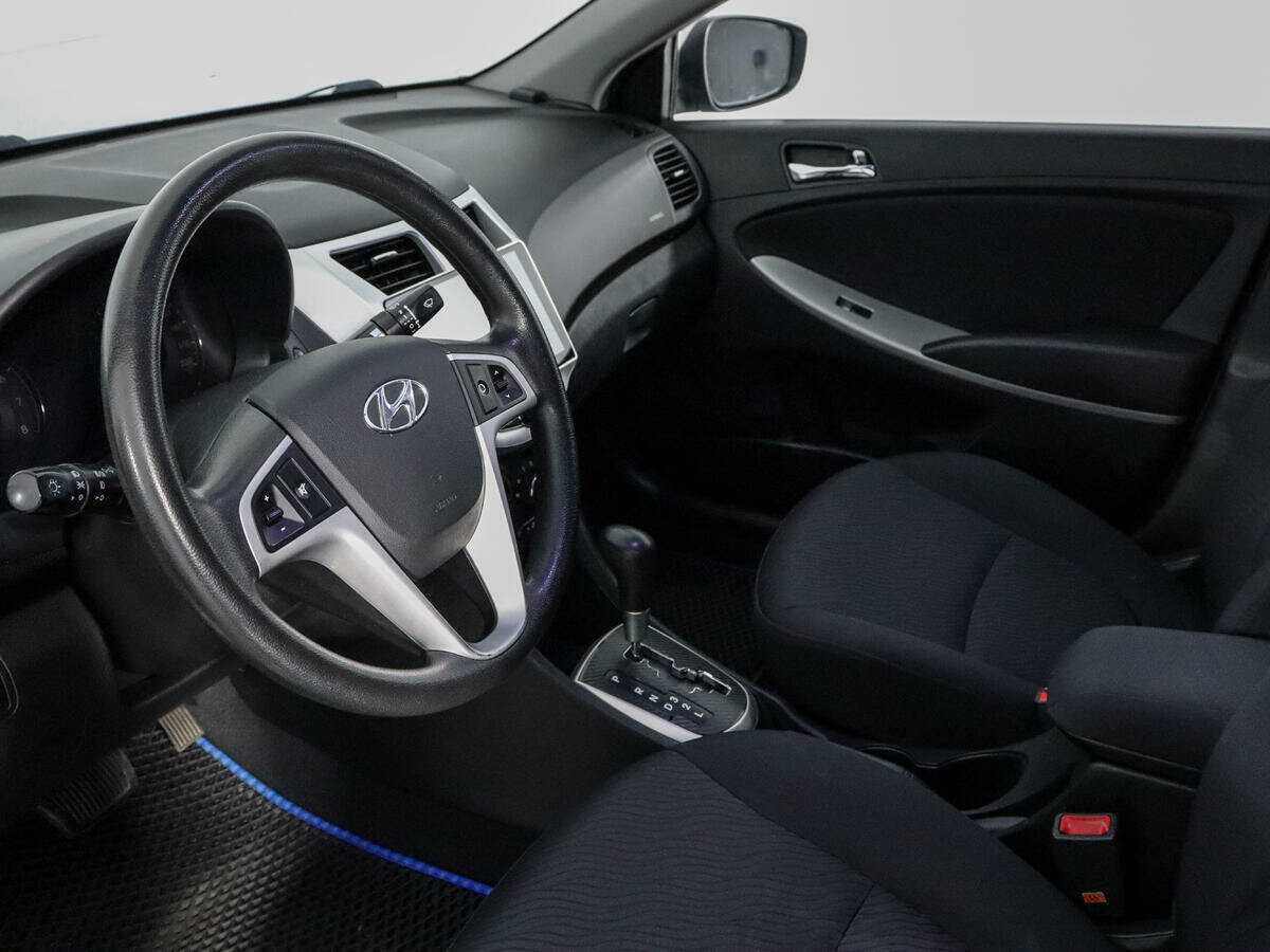 Hyundai Solaris с пробегом — 2012 год. Фото: #11