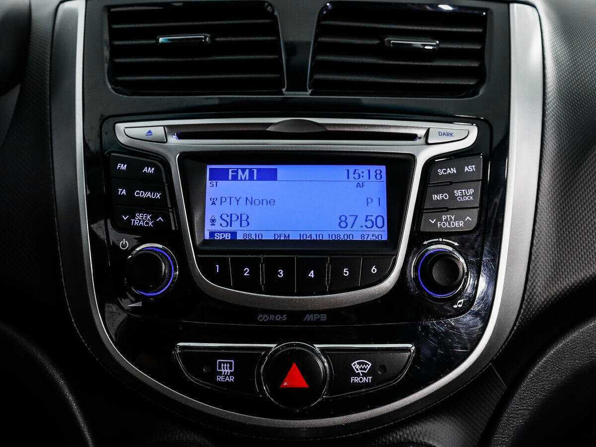 Hyundai Solaris с пробегом — 2014 год. Фото: #12