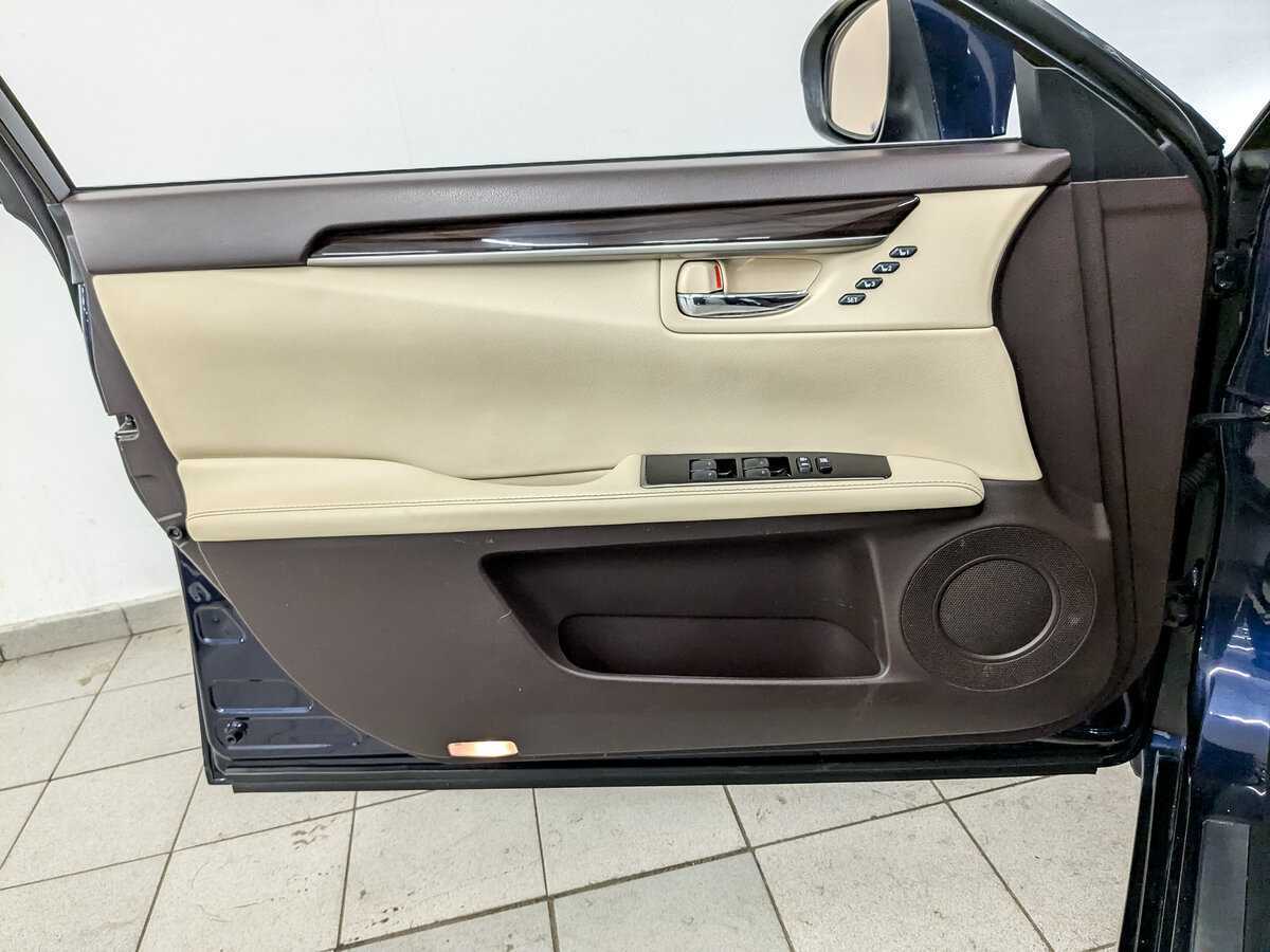 Lexus ES с пробегом — 2015 год. Фото: #18