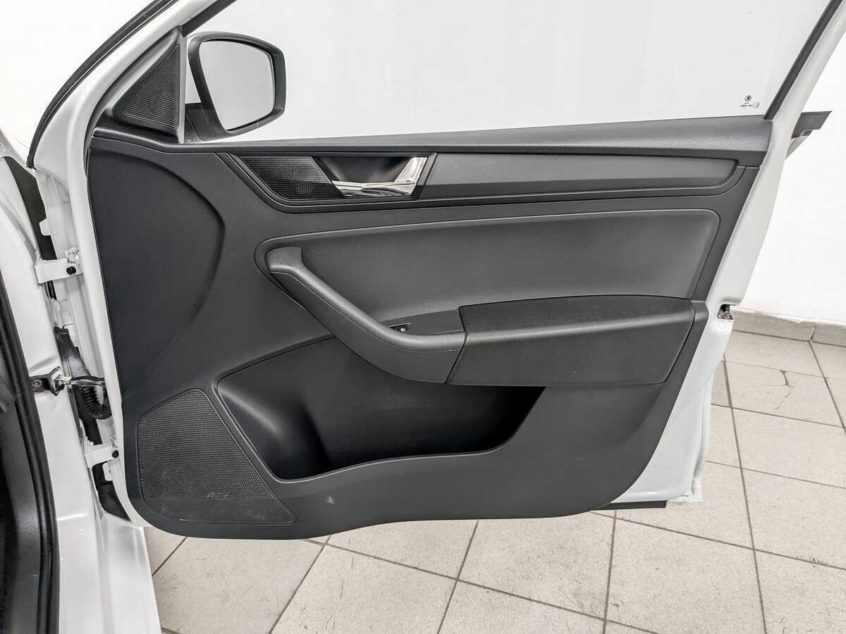 Skoda Rapid с пробегом — 2017 год. Фото: #23