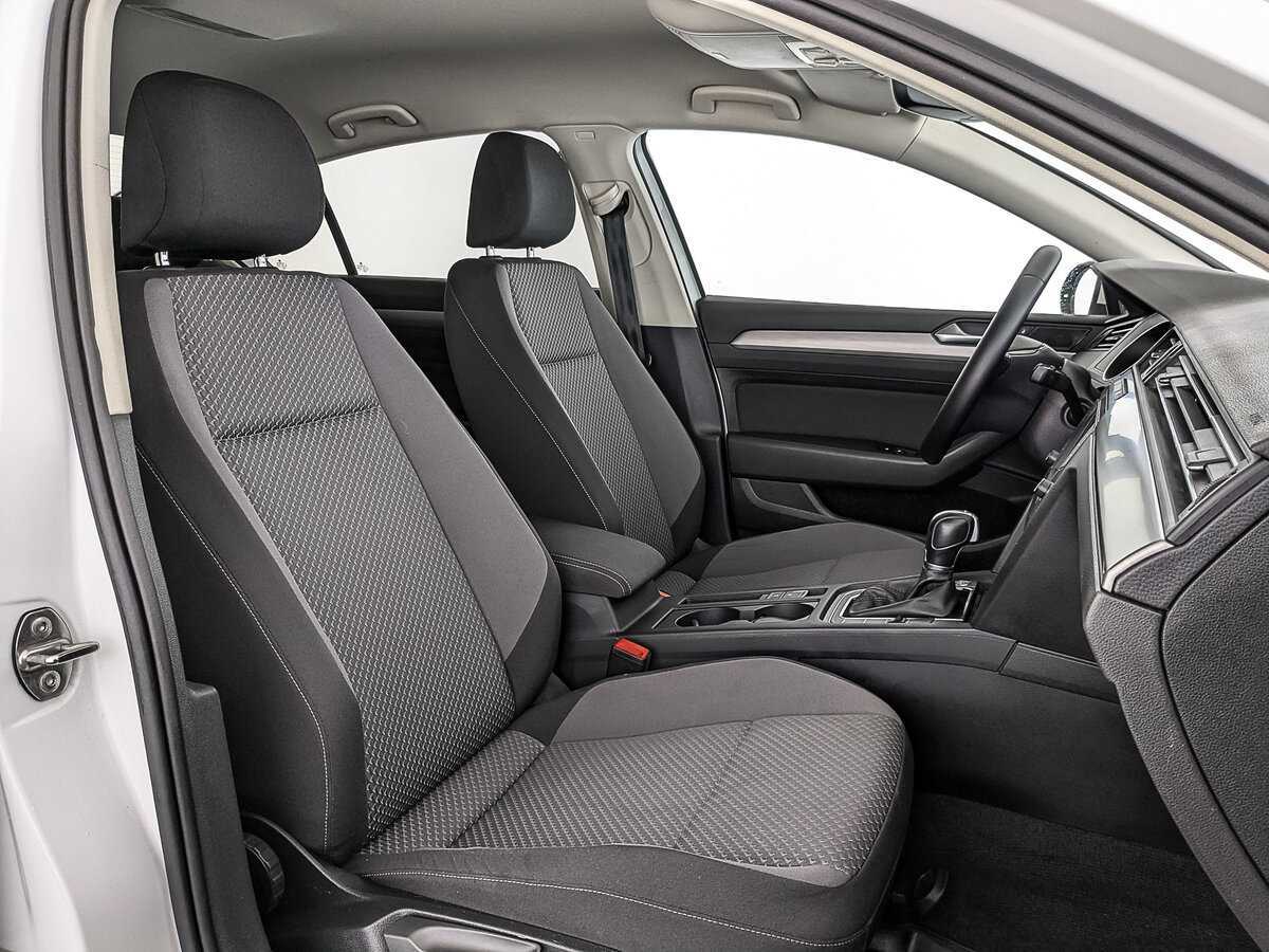 Volkswagen Passat с пробегом — 2017 год. Фото: #23