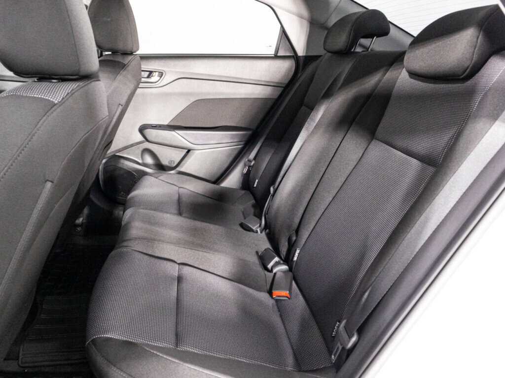 Hyundai Solaris с пробегом — 2022 год. Фото: #9