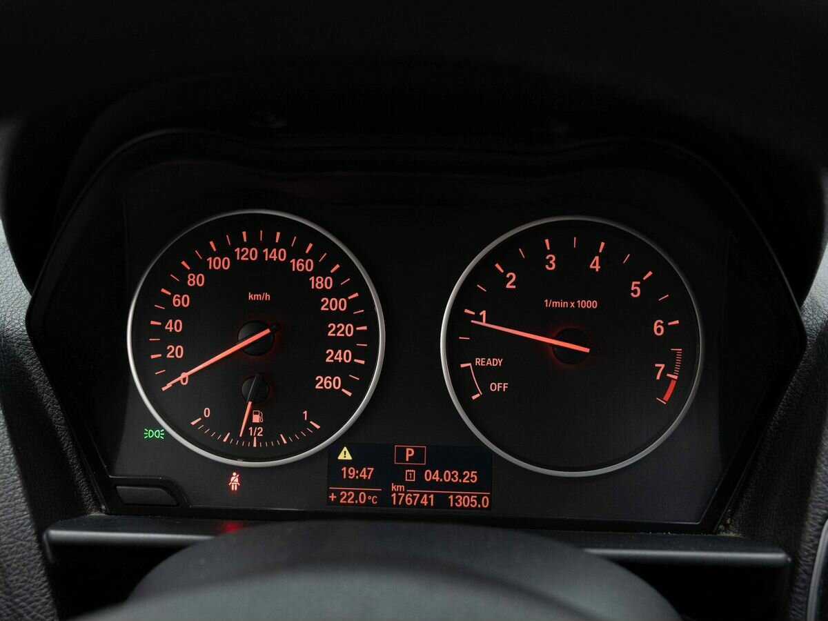 BMW 1 серии с пробегом — 2013 год. Фото: #12