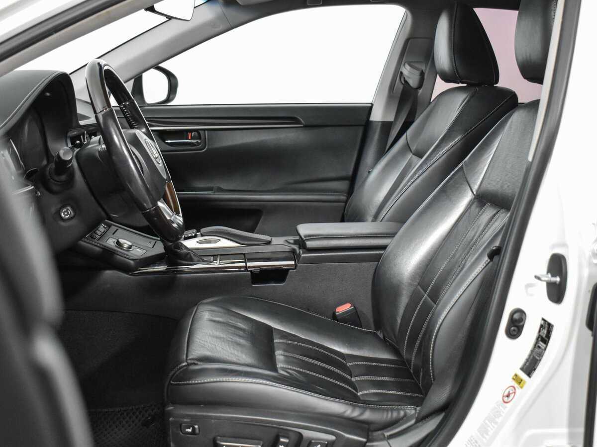 Lexus ES с пробегом — 2015 год. Фото: #9