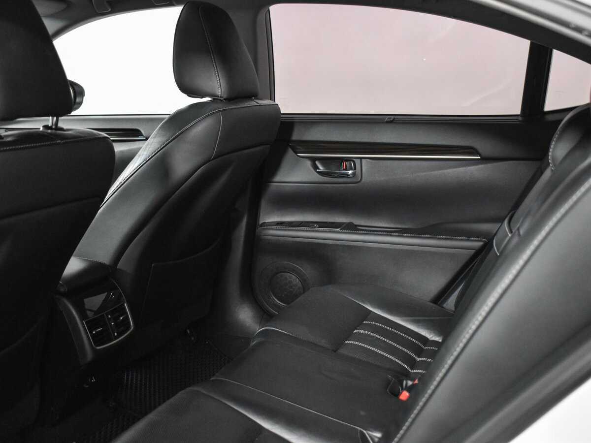 Lexus ES с пробегом — 2015 год. Фото: #10