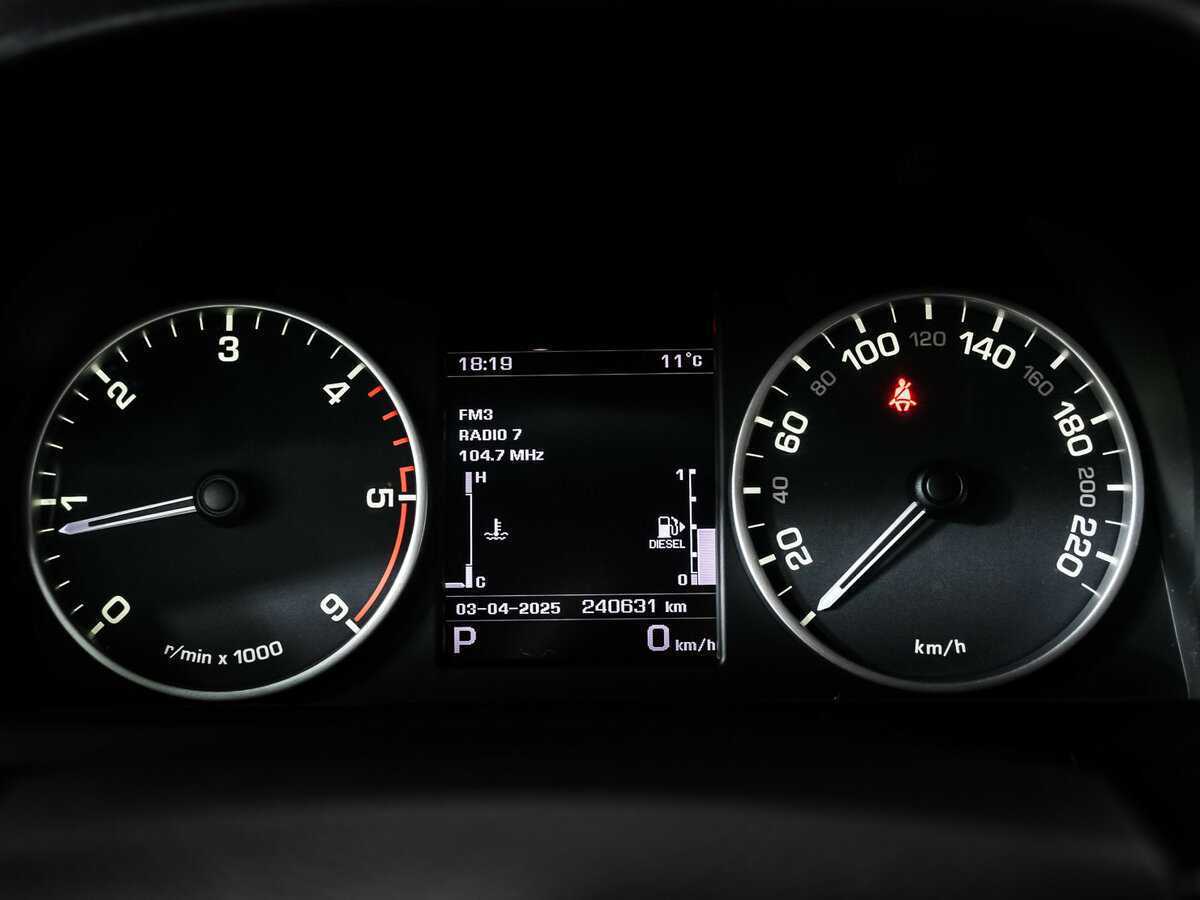 Land Rover Discovery с пробегом — 2015 год. Фото: #9