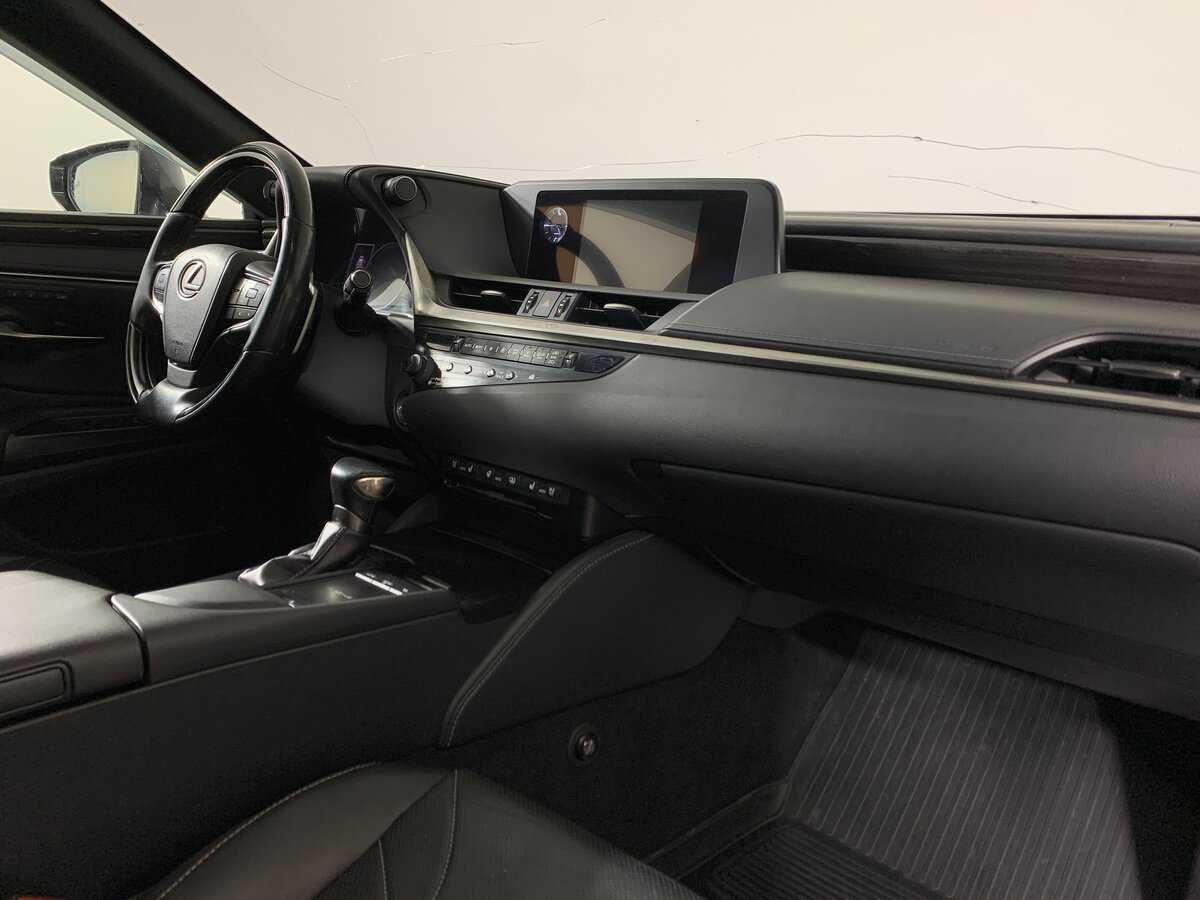 Lexus ES с пробегом — 2018 год. Фото: #11