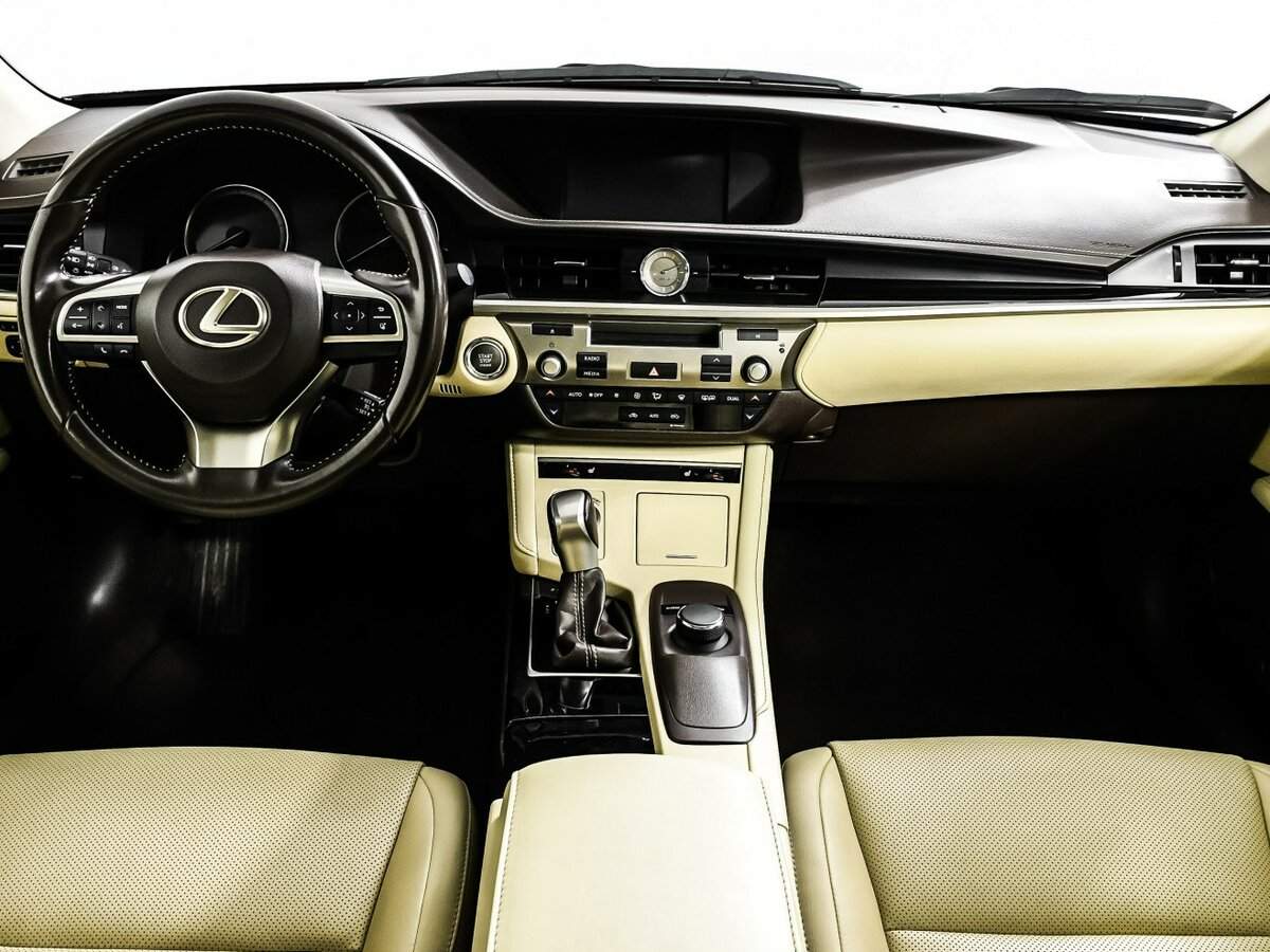 Lexus ES с пробегом — 2016 год. Фото: #10