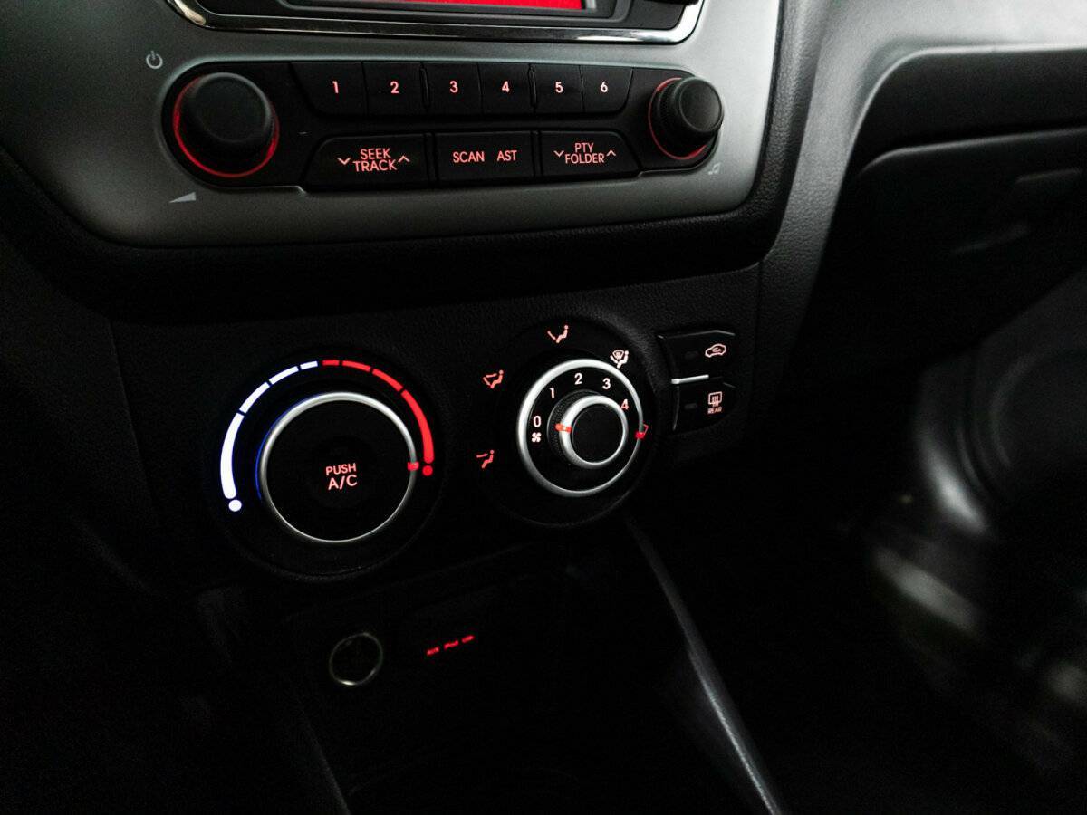 Kia Rio с пробегом — 2014 год. Фото: #15