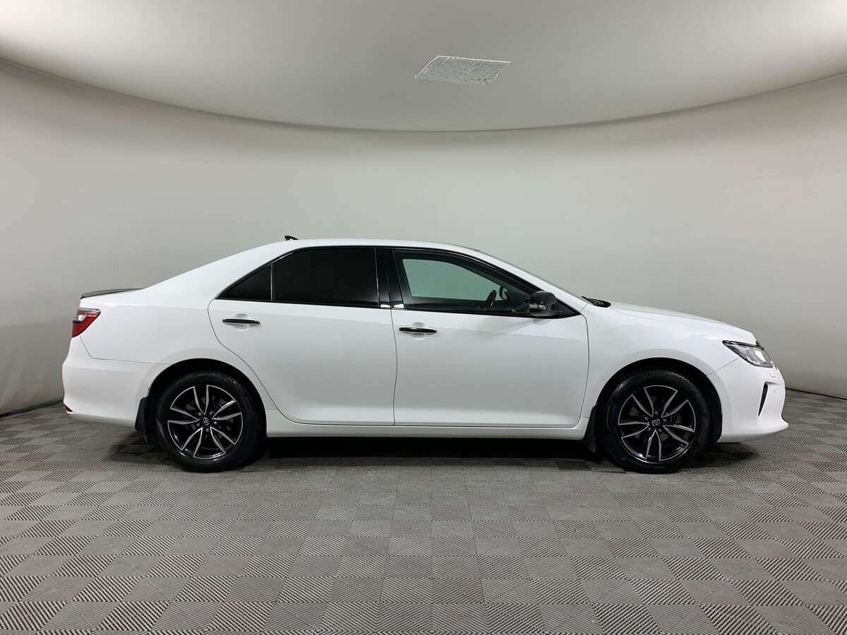 Toyota Camry с пробегом — 2017 год. Фото: #3