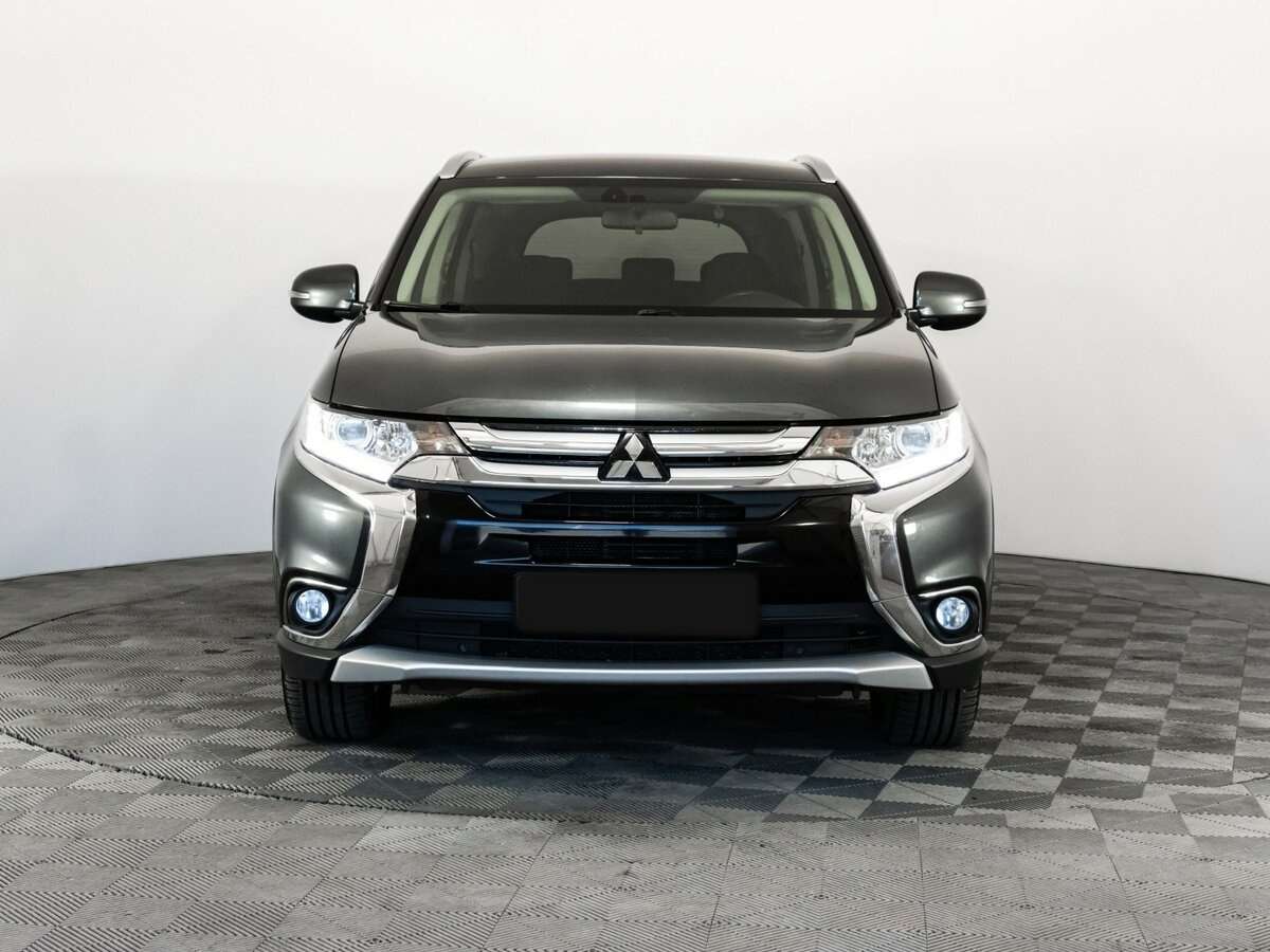 Mitsubishi Outlander с пробегом — 2018 год. Фото: #1