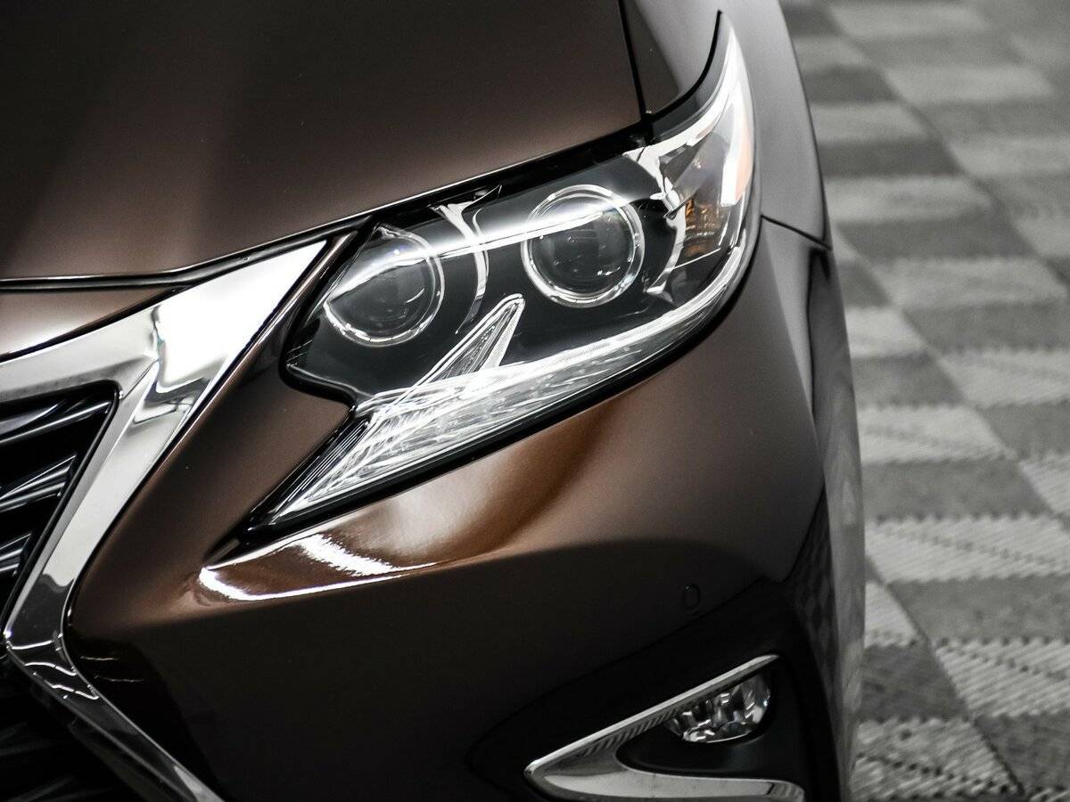 Lexus ES с пробегом — 2016 год. Фото: #13