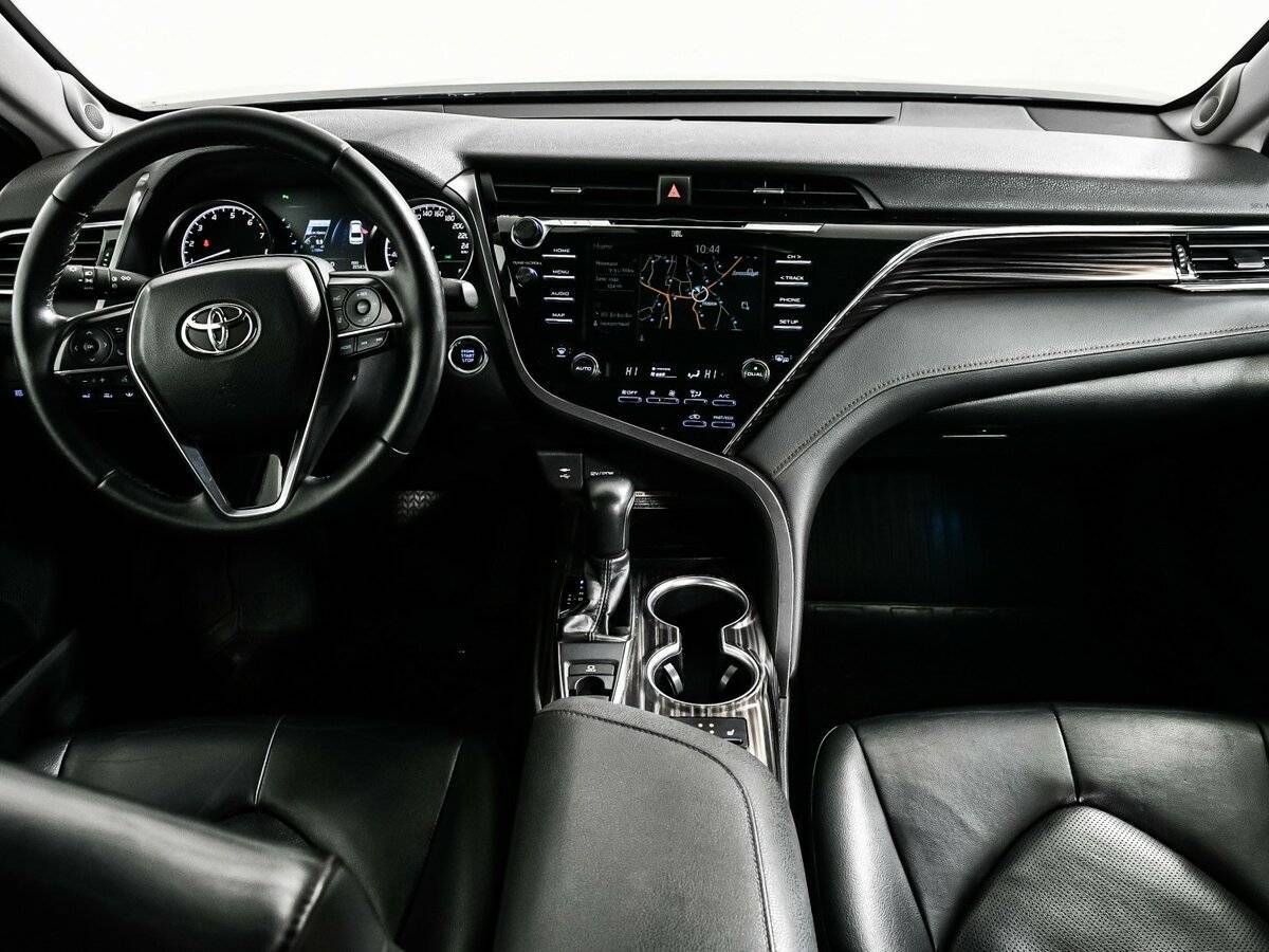 Toyota Camry с пробегом — 2019 год. Фото: #10