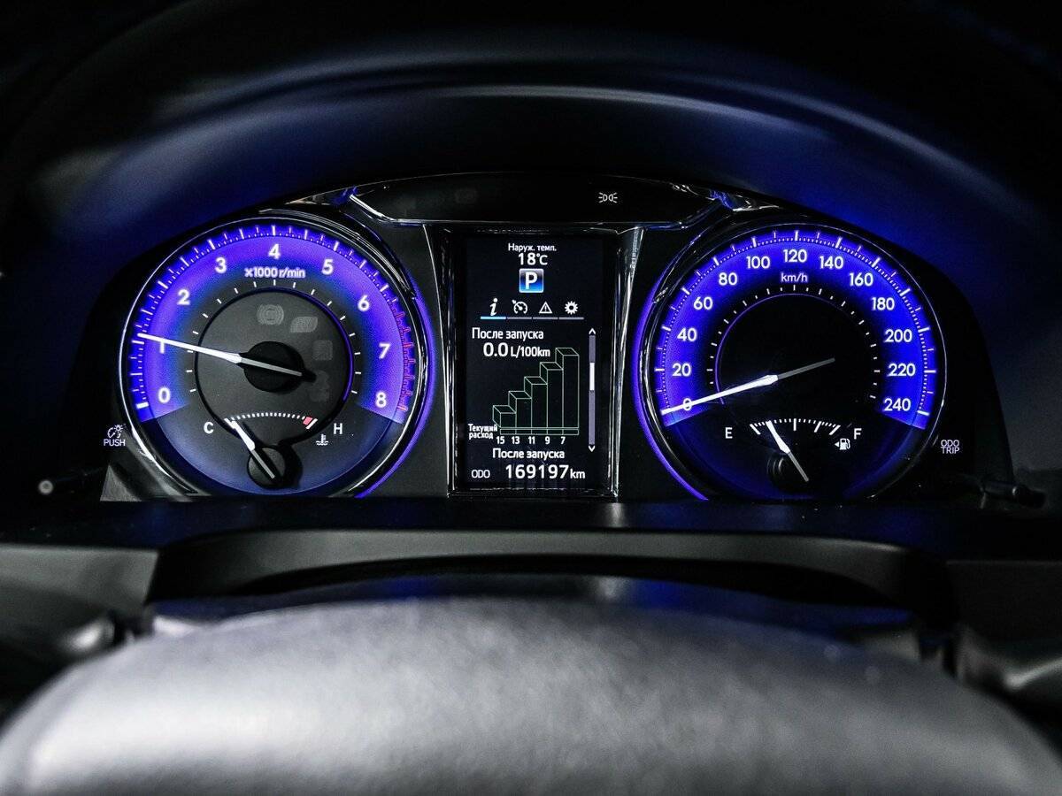 Toyota Camry с пробегом — 2017 год. Фото: #8