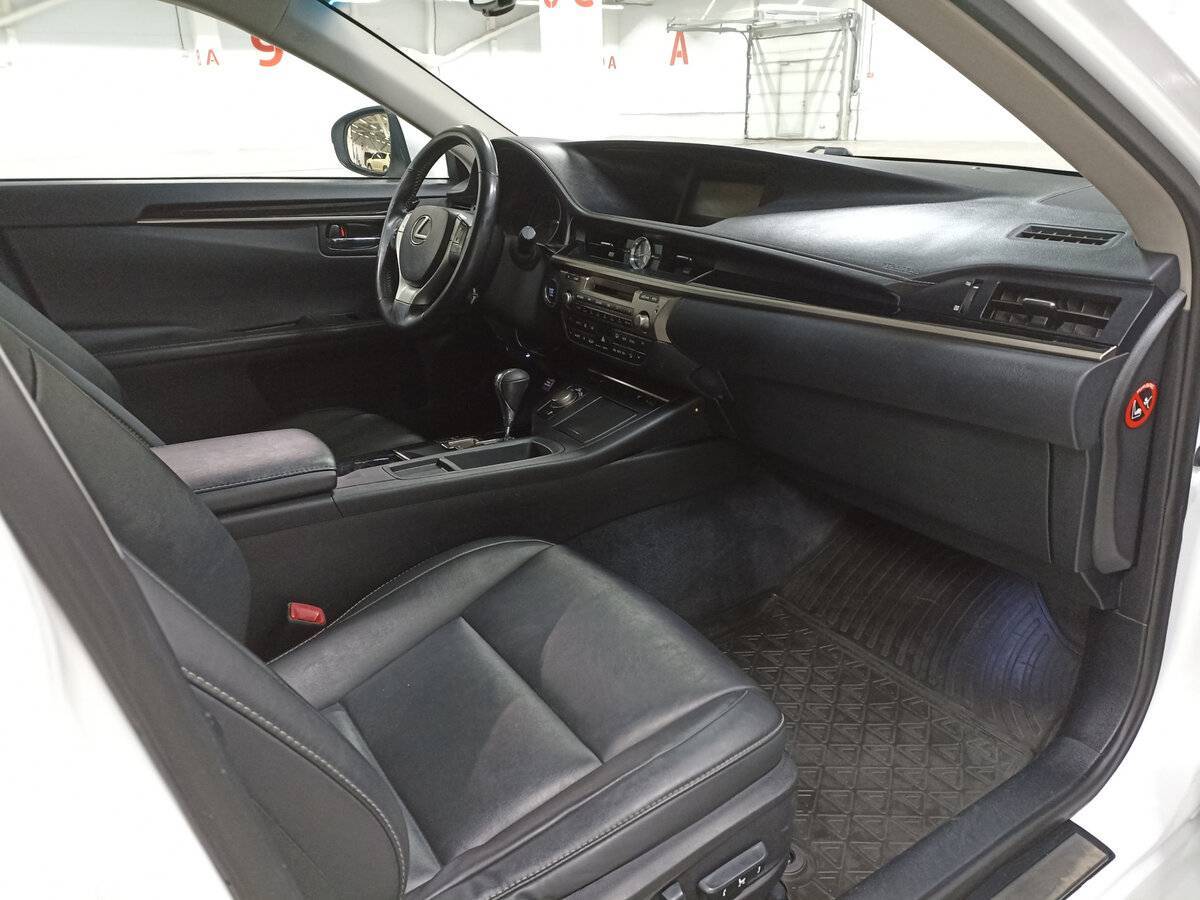 Lexus ES с пробегом — 2013 год. Фото: #10