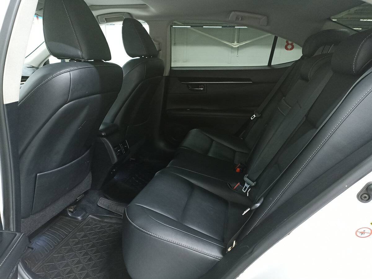 Lexus ES с пробегом — 2013 год. Фото: #11