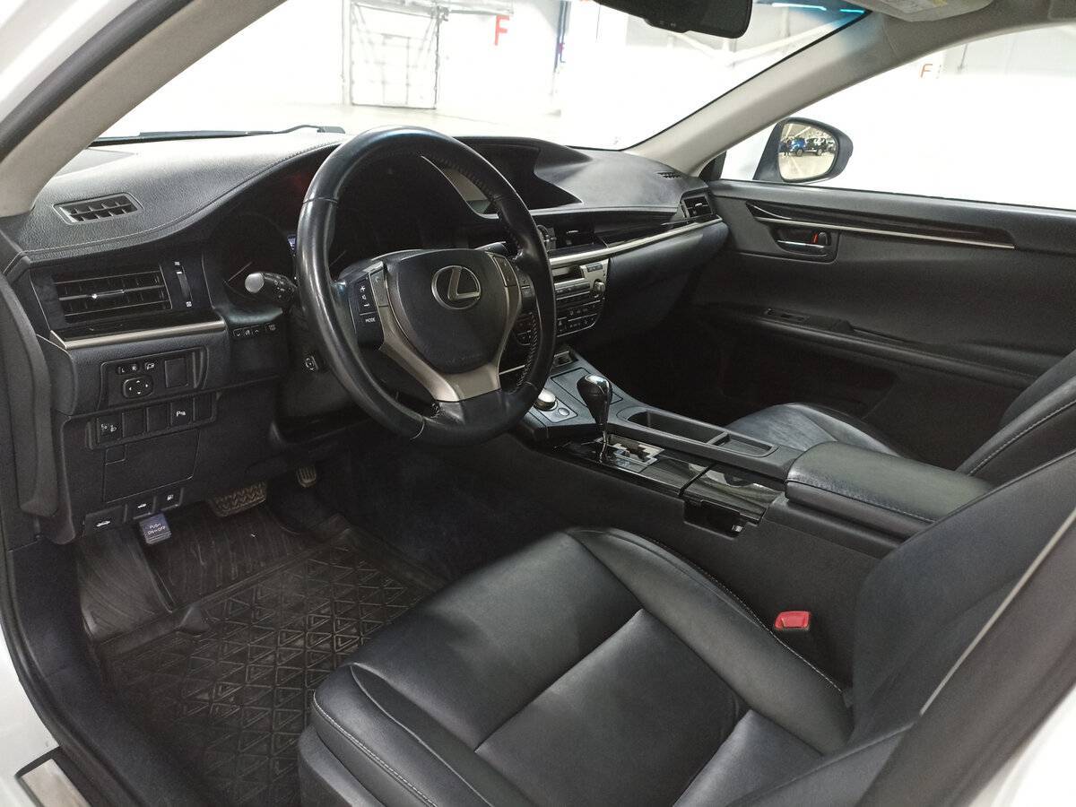 Lexus ES с пробегом — 2013 год. Фото: #15