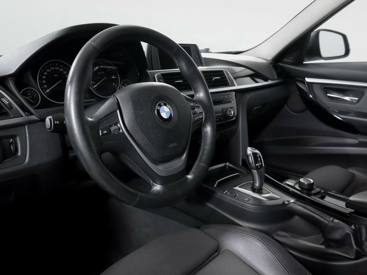 BMW 3 серии с пробегом — 2016 год. Фото: #10