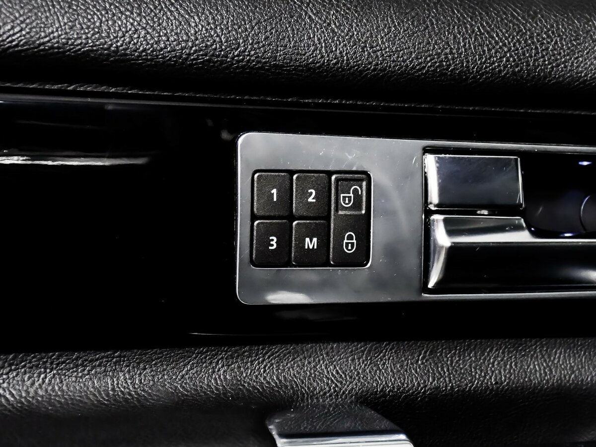 Land Rover Discovery с пробегом — 2013 год. Фото: #17