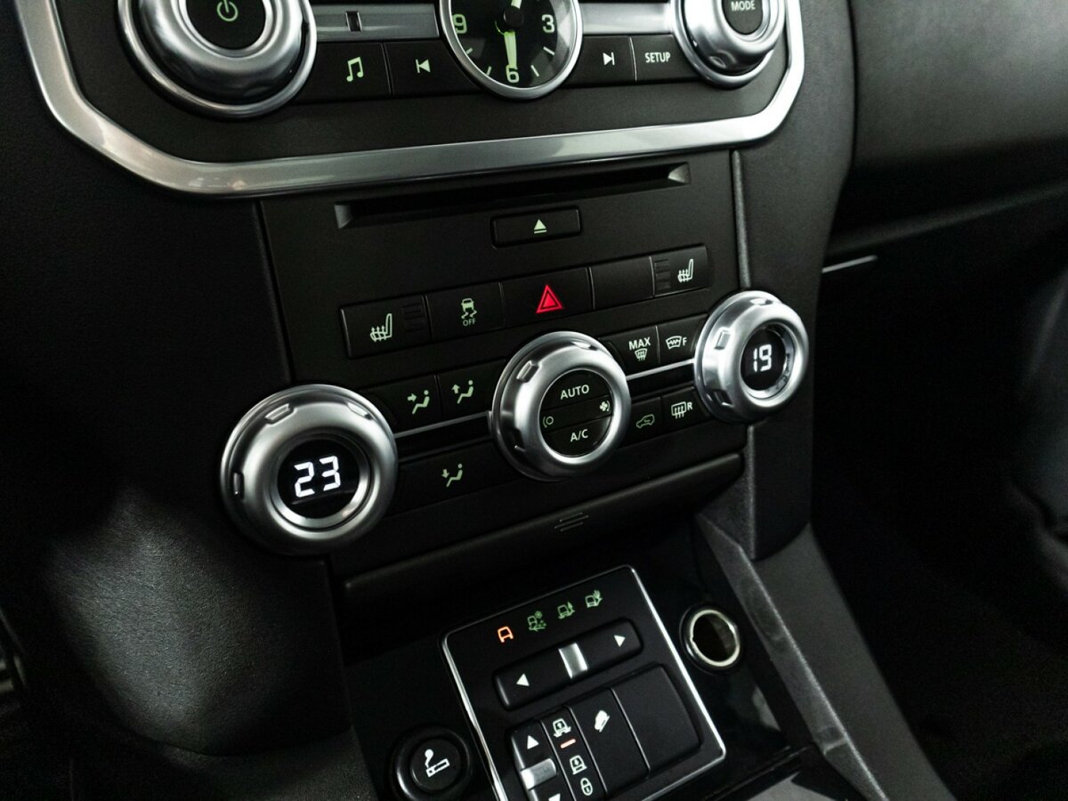 Land Rover Discovery с пробегом — 2014 год. Фото: #16