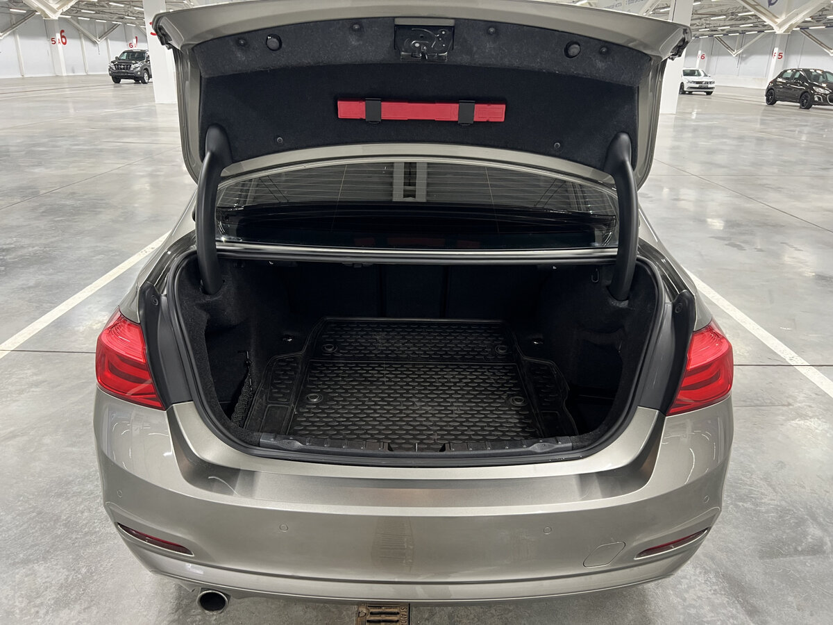 BMW 3 серии с пробегом — 2018 год. Фото: #9