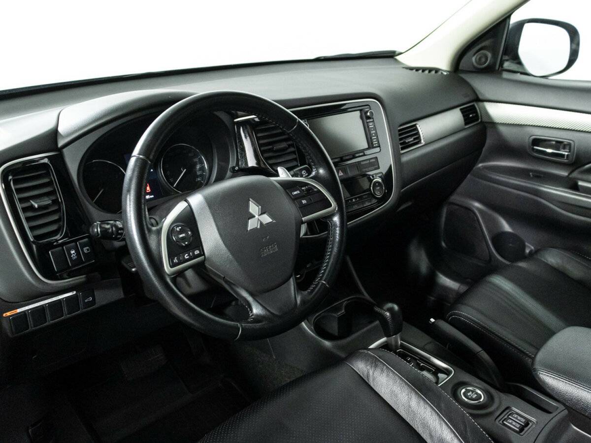 Mitsubishi Outlander с пробегом — 2014 год. Фото: #10