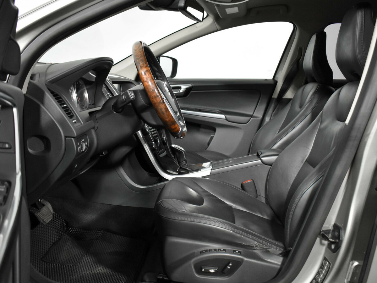 Volvo XC60 с пробегом — 2012 год. Фото: #10