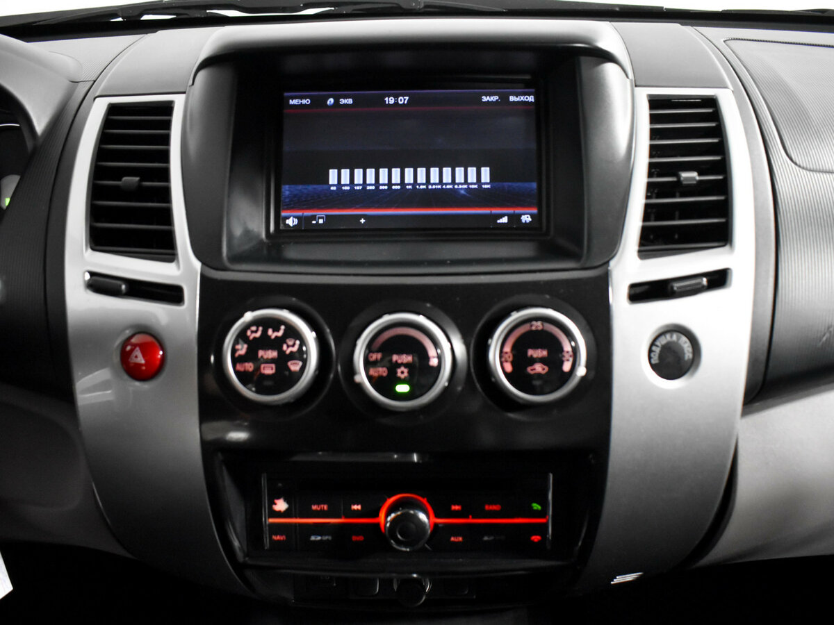 Mitsubishi Pajero Sport с пробегом — 2013 год. Фото: #12