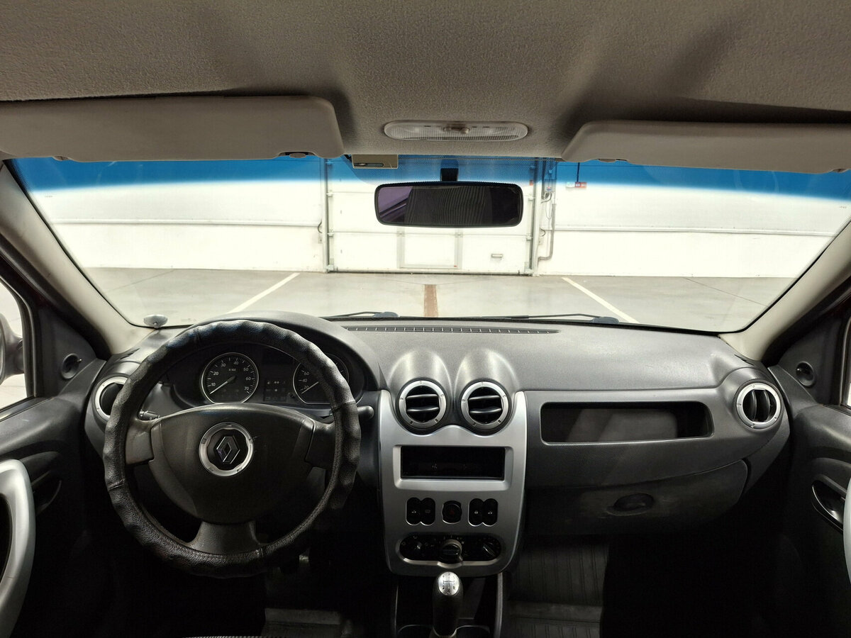 Renault Logan с пробегом — 2012 год. Фото: #13